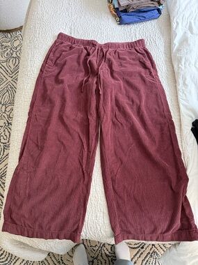American Eagle Outfitters Corduroy Wide-Leg Pants in Burgundy